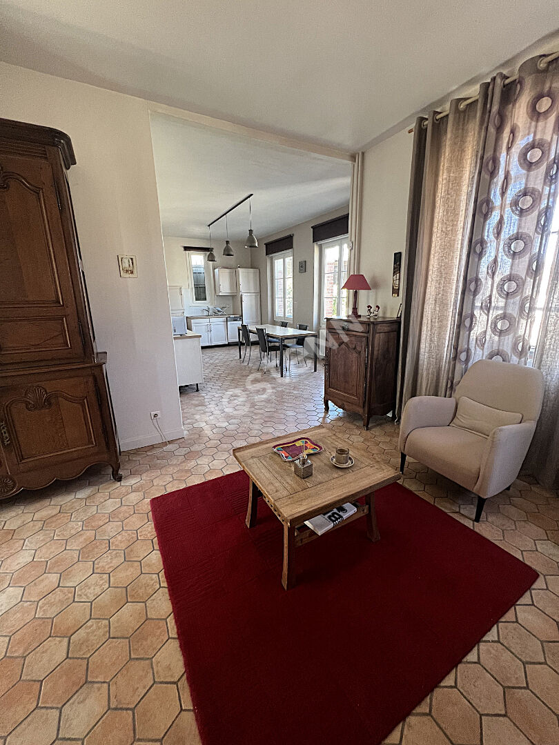 LOCATION MEUBLEE : maison 5 chambres + 1 bureau - garage - Jardin