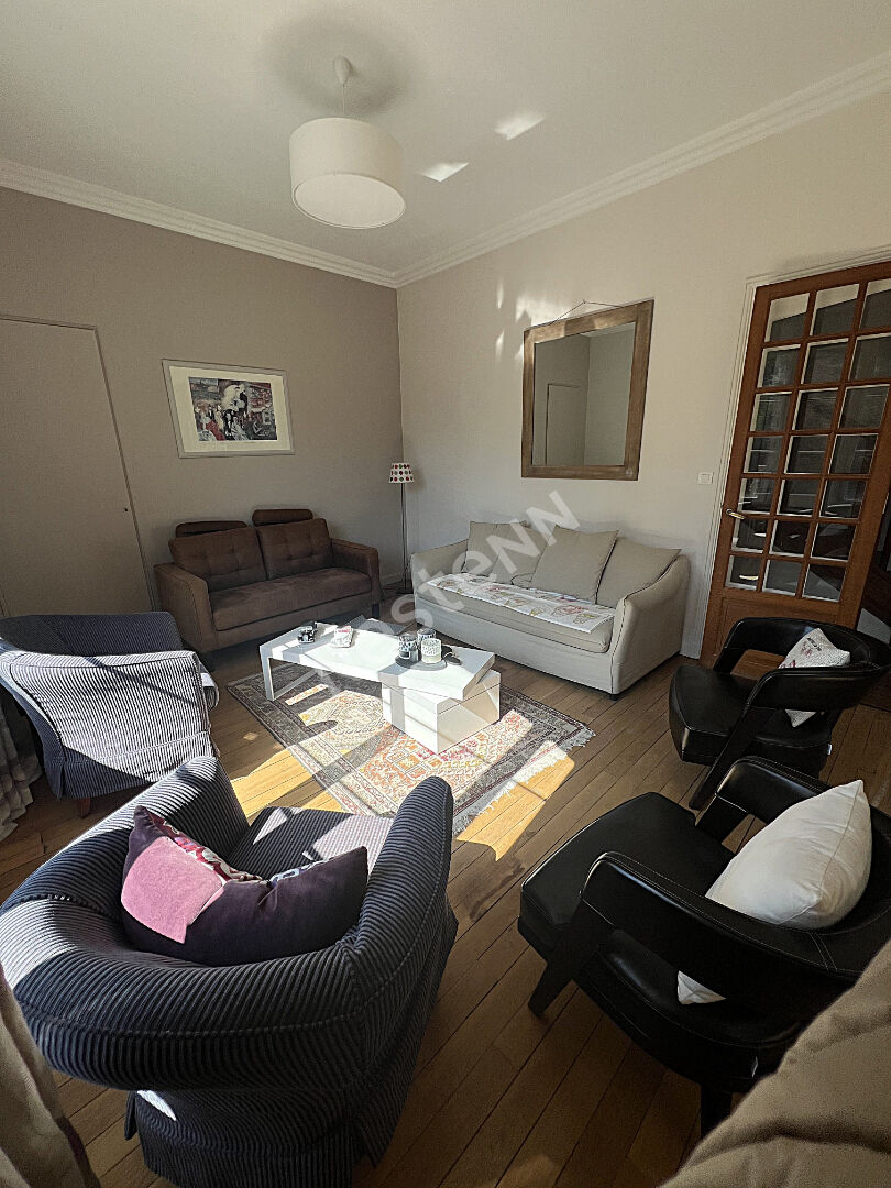 LOCATION MEUBLEE : maison 5 chambres + 1 bureau - garage - Jardin
