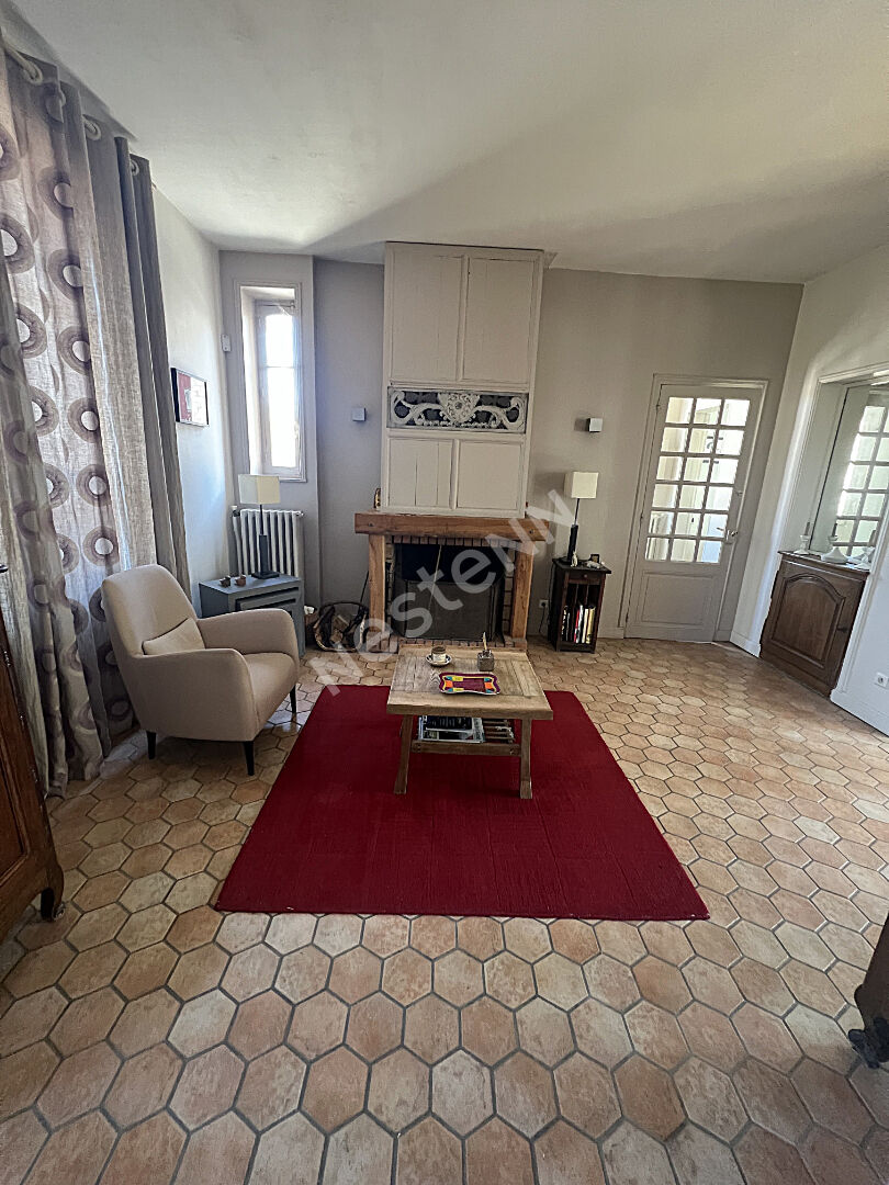 LOCATION MEUBLEE : maison 5 chambres + 1 bureau - garage - Jardin
