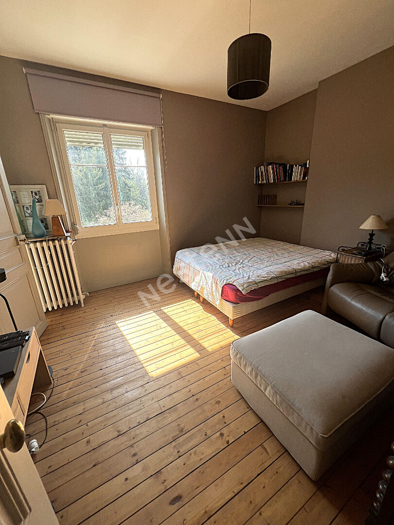 LOCATION MEUBLEE : maison 5 chambres + 1 bureau - garage - Jardin