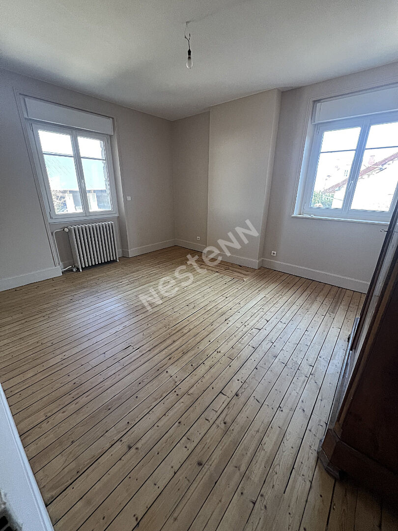 LOCATION MEUBLEE : maison 5 chambres + 1 bureau - garage - Jardin