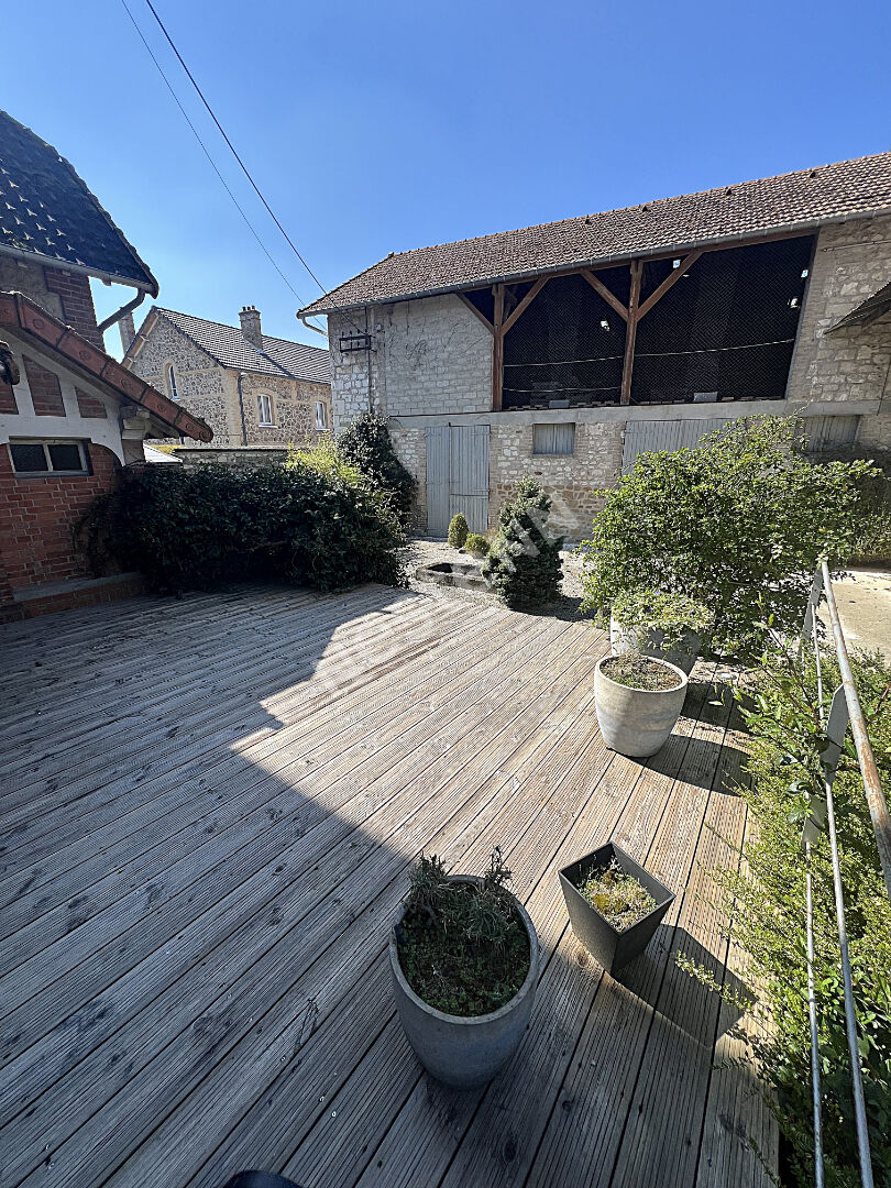 LOCATION MEUBLEE : maison 5 chambres + 1 bureau - garage - Jardin