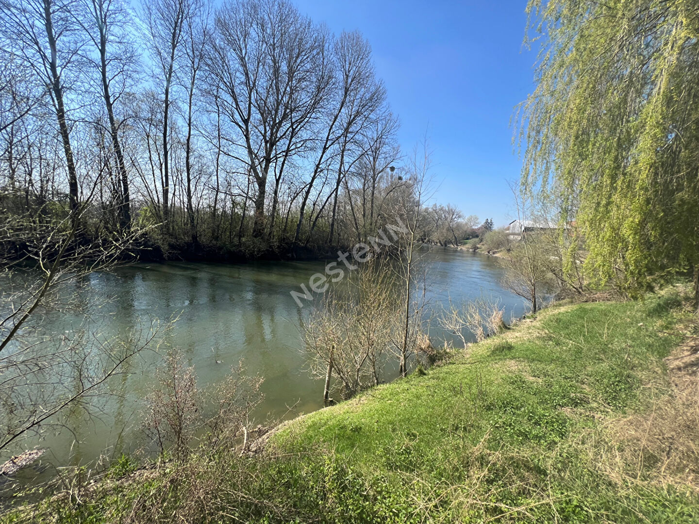 LOCATION MEUBLEE : maison 5 chambres + 1 bureau - garage - Jardin