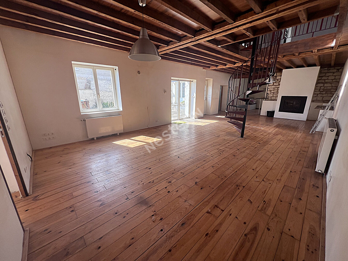 Entre Guignicourt et St Erme : Maison en pierres : 7 chambres - Grange - Garage
