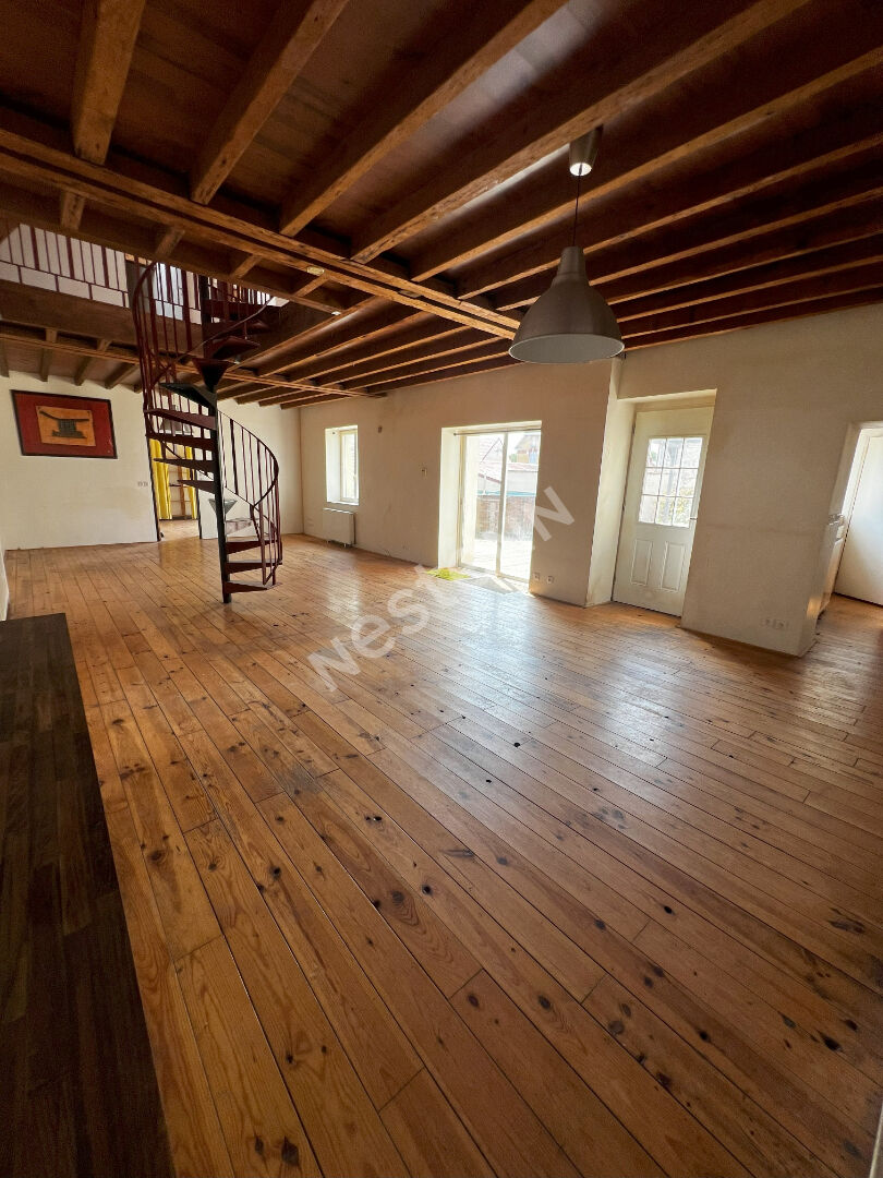 Entre Guignicourt et St Erme : Maison en pierres : 7 chambres - Grange - Garage