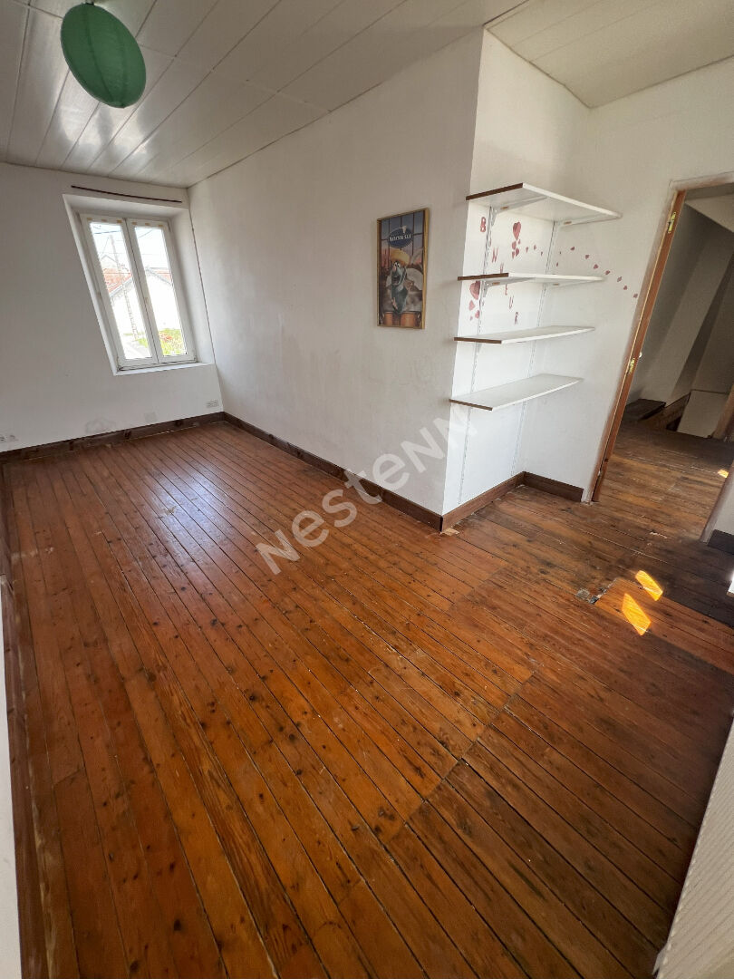 Entre Guignicourt et St Erme : Maison en pierres : 7 chambres - Grange - Garage