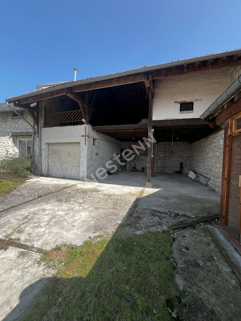 Entre Guignicourt et St Erme : Maison en pierres : 7 chambres - Grange - Garage