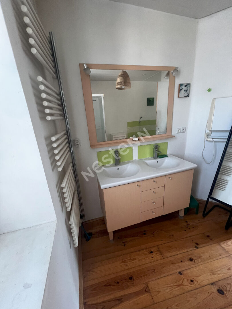 Entre Guignicourt et St Erme : Maison en pierres : 7 chambres - Grange - Garage