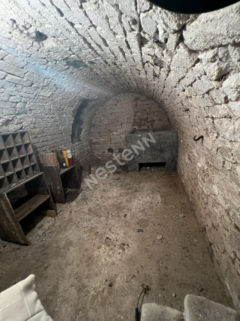 Entre Guignicourt et St Erme : Maison en pierres : 7 chambres - Grange - Garage