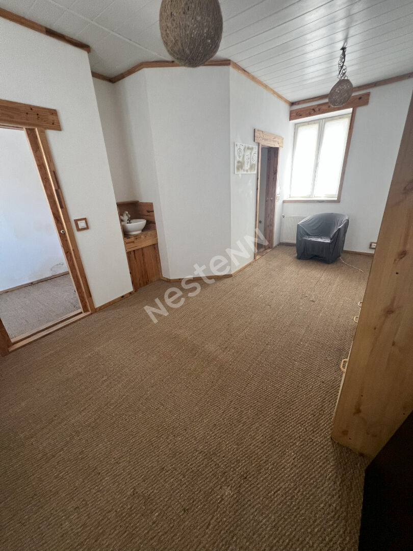 Entre Guignicourt et St Erme : Maison en pierres : 7 chambres - Grange - Garage