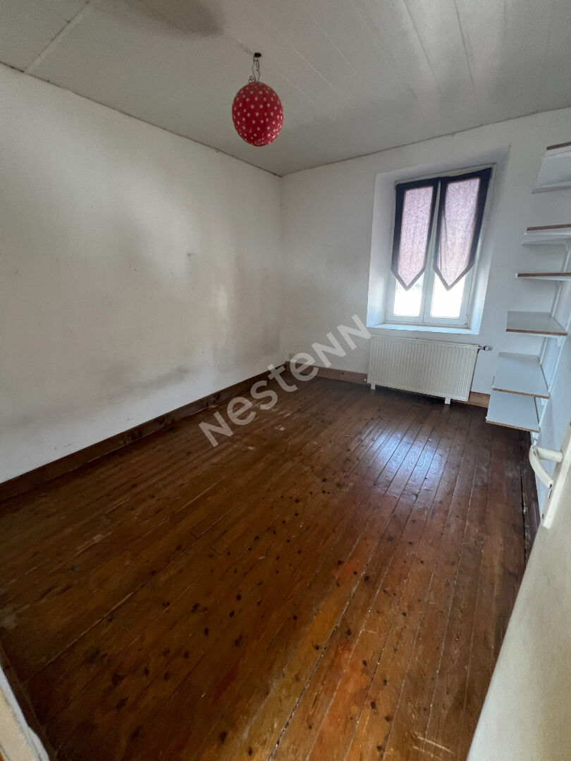 Entre Guignicourt et St Erme : Maison en pierres : 7 chambres - Grange - Garage