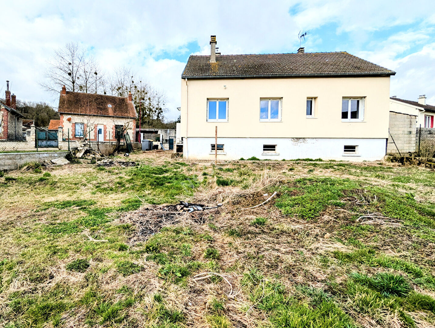 SOUPIR : Maison 3 chambres - sous-sol total - parcelle 913m²