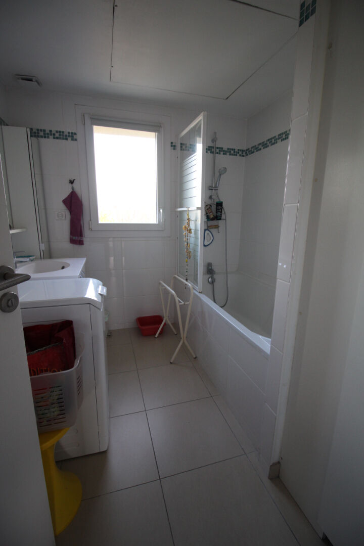 APPARTEMENT 3 PIECES  AVEC UN BOX DOUBLE