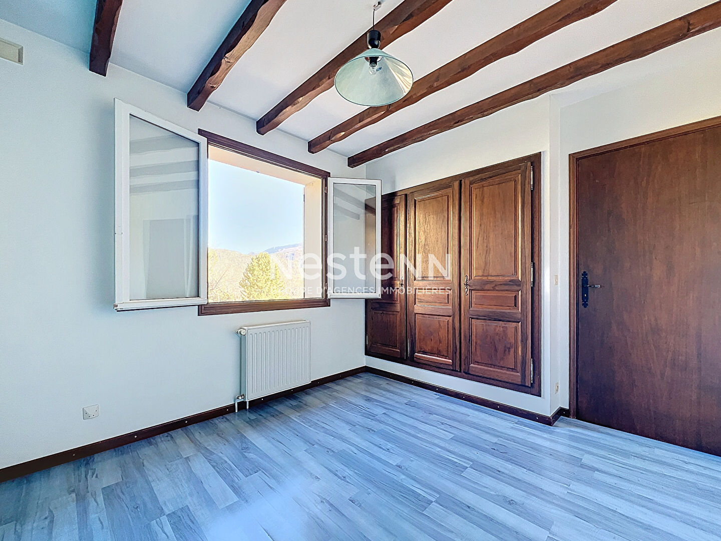 A vendre maison 95m² 3 chambres avec grand garage et grand terrain.