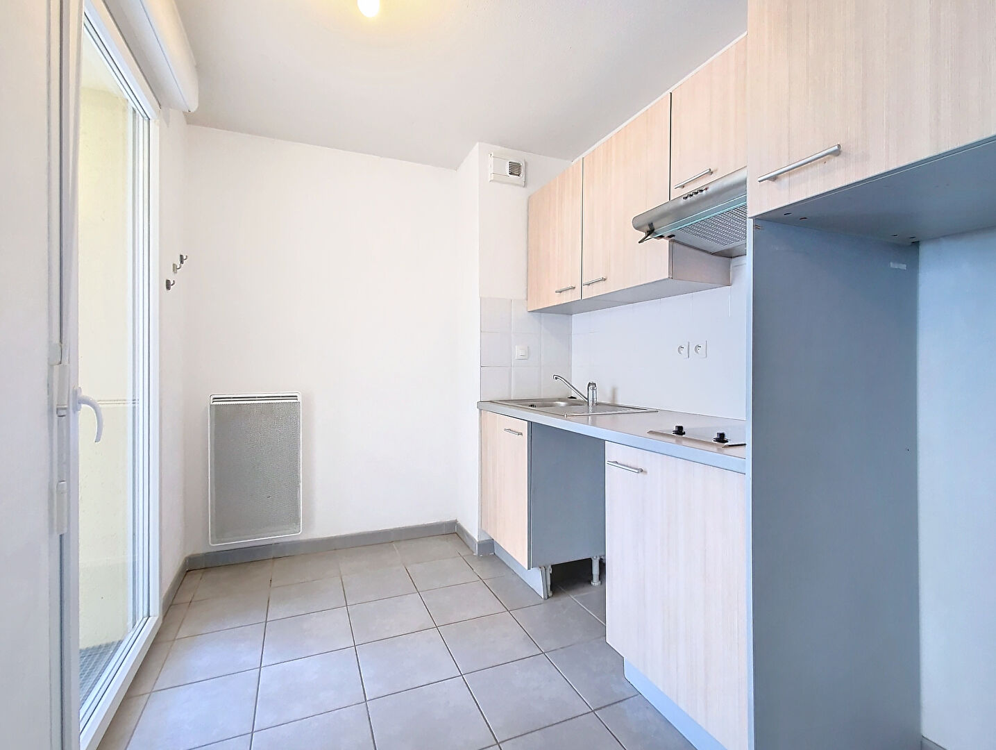 ** SOUS COMPROMIS  ** Exclusivité Nestenn. Castanet-Tolosan. Face au Lac de Rabaudy. Appartement 3 pièces de 67m² avec terrasse donnant sur le lac et 2 parkings en sous-sol.