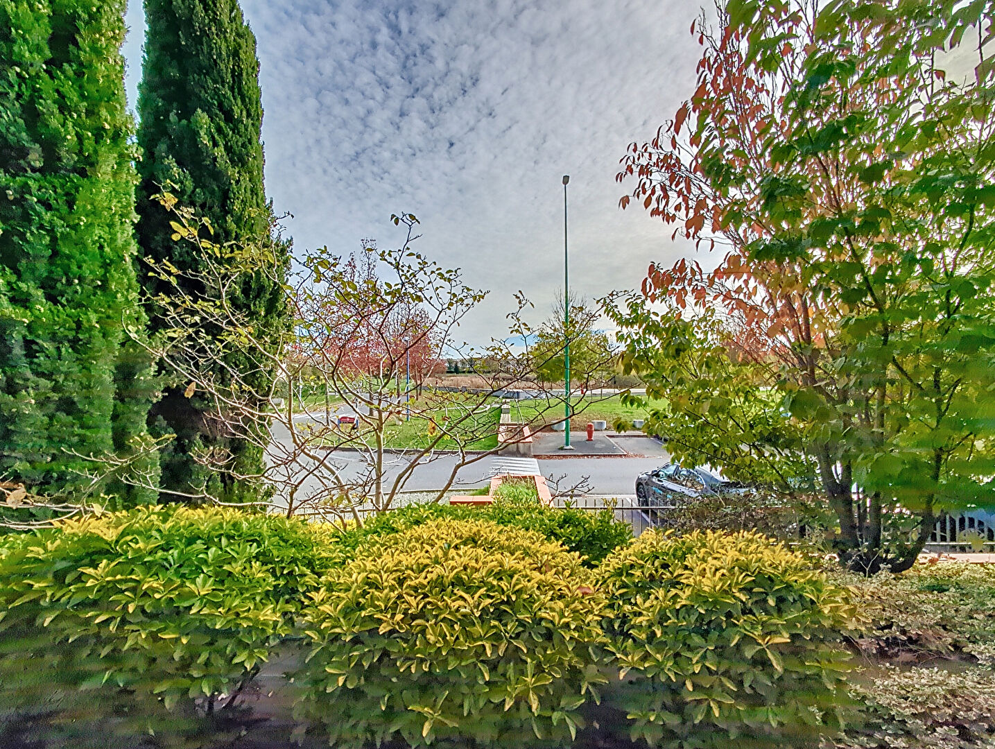 ** SOUS COMPROMIS  ** Exclusivité Nestenn. Castanet-Tolosan. Face au Lac de Rabaudy. Appartement 3 pièces de 67m² avec terrasse donnant sur le lac et 2 parkings en sous-sol.