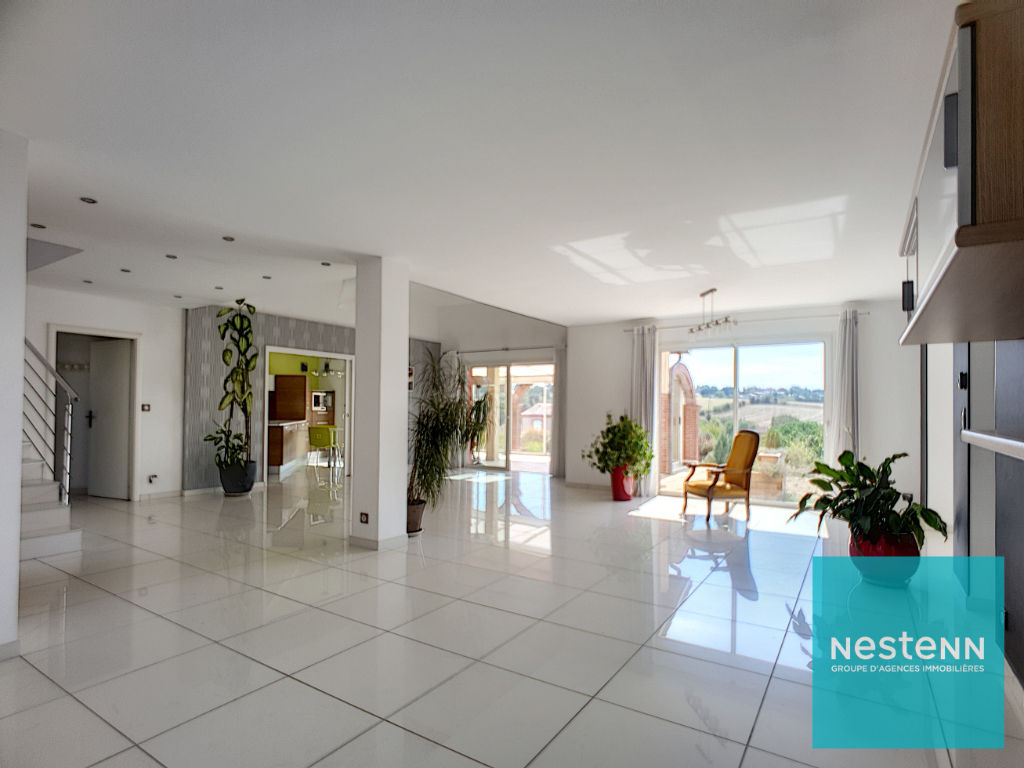 Maison d'architecte 5 pièces de 2007 de 235 m2 sur  avec piscine à vendre