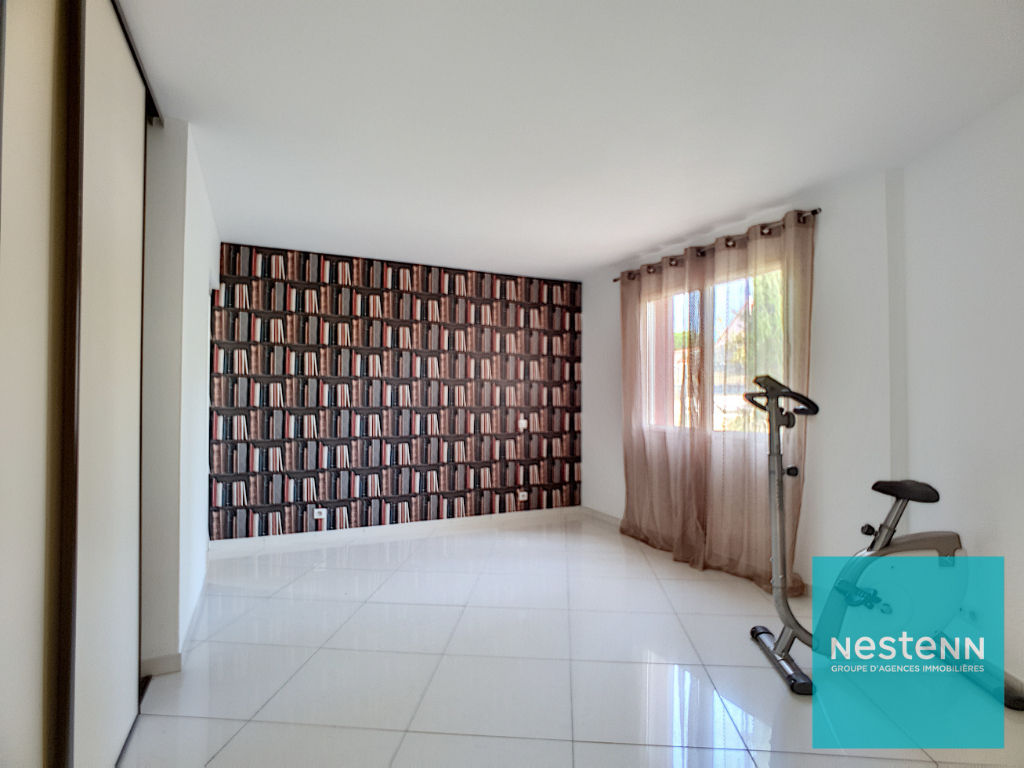 Maison d'architecte 5 pièces de 2007 de 235 m2 sur  avec piscine à vendre