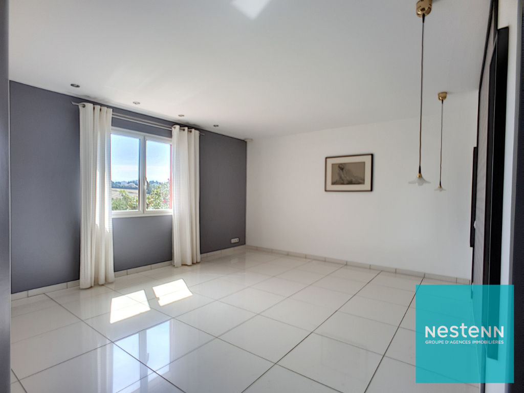 Maison d'architecte 5 pièces de 2007 de 235 m2 sur  avec piscine à vendre
