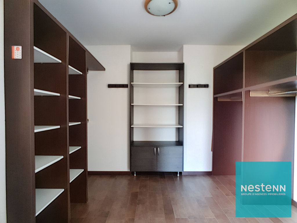 Maison d'architecte 5 pièces de 2007 de 235 m2 sur  avec piscine à vendre