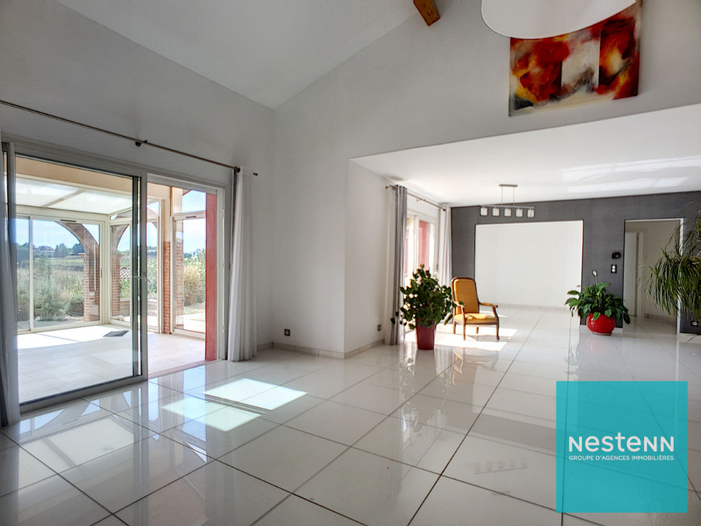 Maison d'architecte 5 pièces de 2007 de 235 m2 sur  avec piscine à vendre