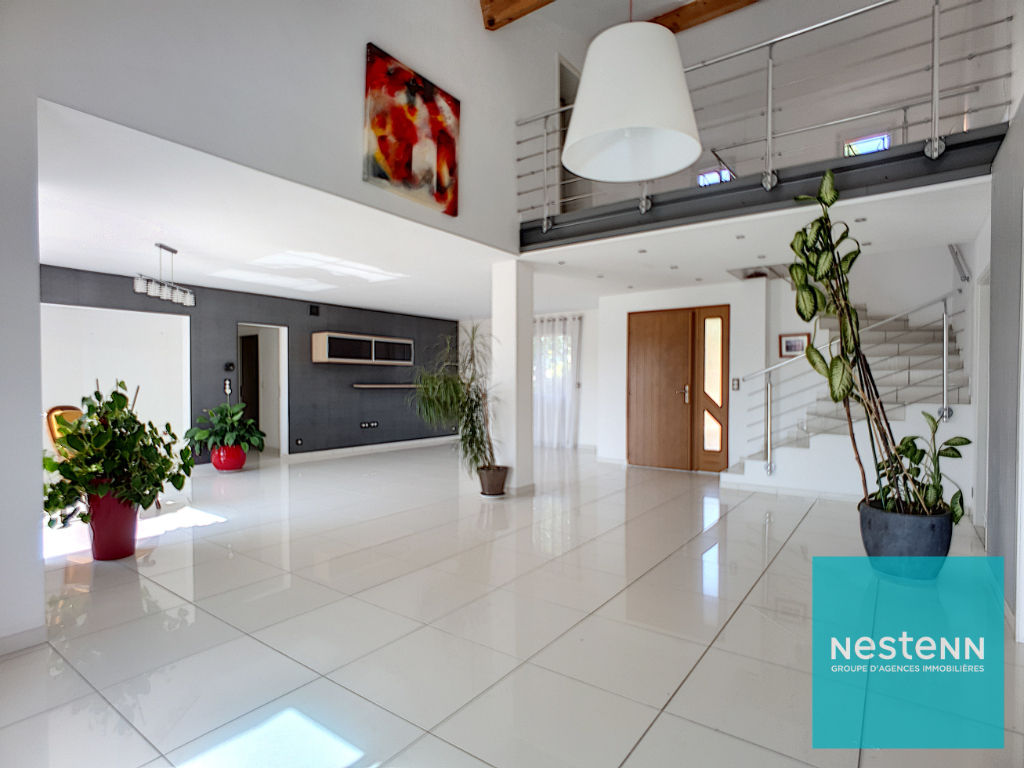 Maison d'architecte 5 pièces de 2007 de 235 m2 sur  avec piscine à vendre