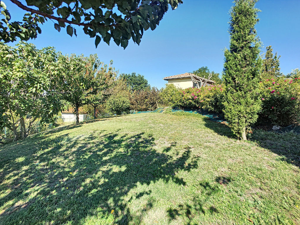 Maison d'architecte 5 pièces de 2007 de 235 m2 sur  avec piscine à vendre
