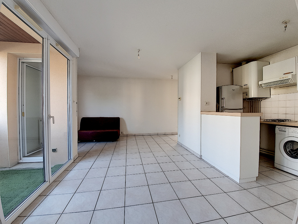 Ramonville Saint-Agne. Appartement 2 pièces en dernier étage avec balcon et garage à vendre.