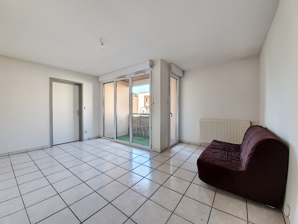 Ramonville Saint-Agne. Appartement 2 pièces en dernier étage avec balcon et garage à vendre.