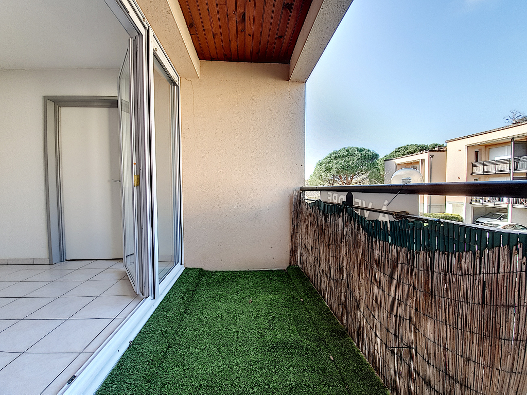 Ramonville Saint-Agne. Appartement 2 pièces en dernier étage avec balcon et garage à vendre.