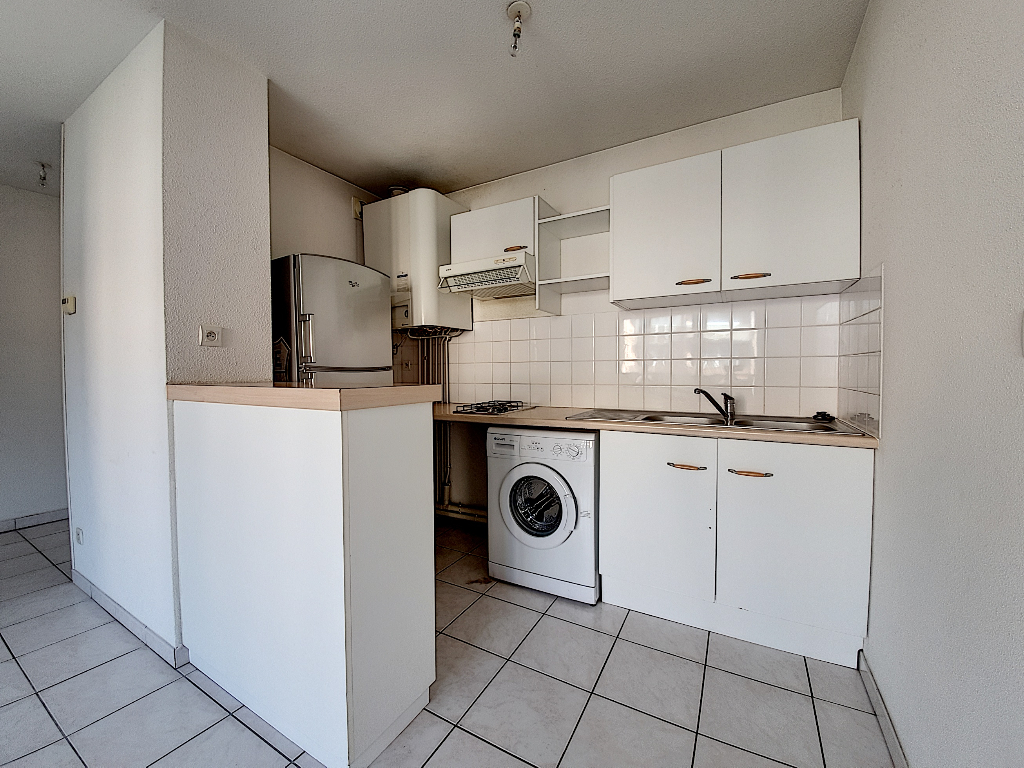 Ramonville Saint-Agne. Appartement 2 pièces en dernier étage avec balcon et garage à vendre.