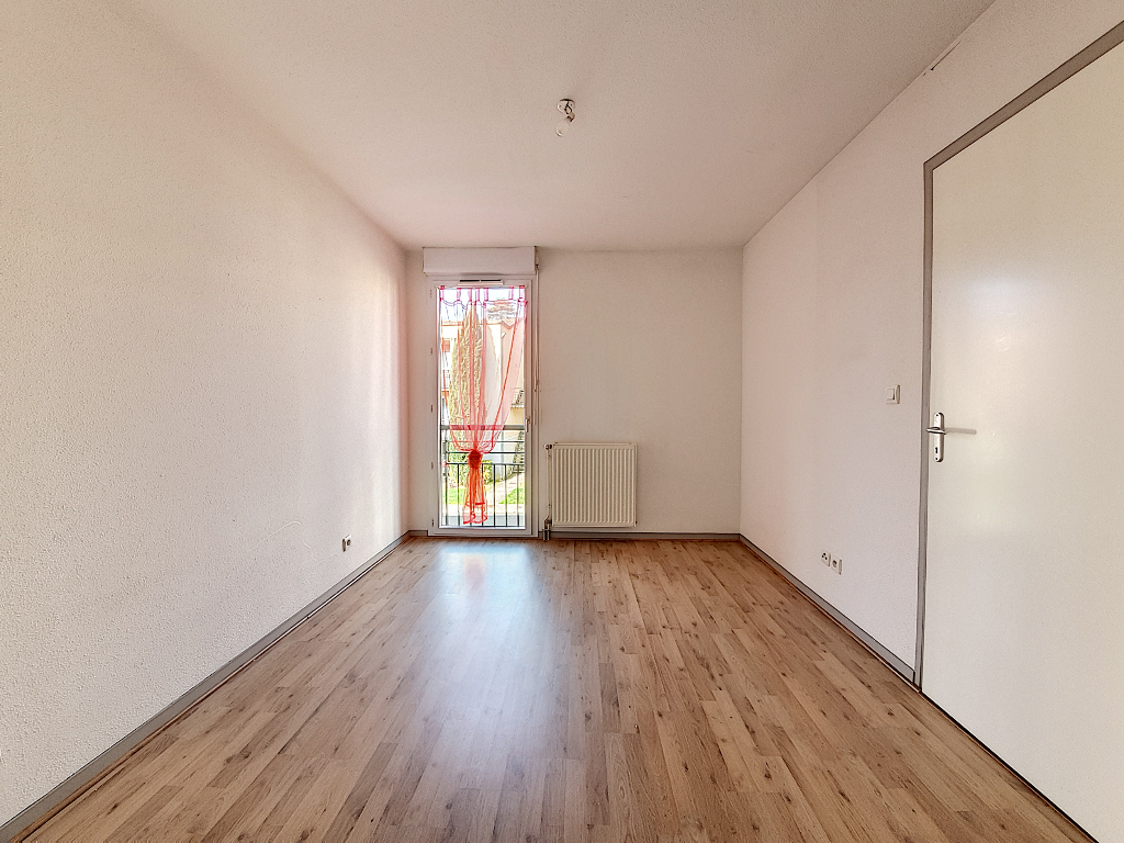 Ramonville Saint-Agne. Appartement 2 pièces en dernier étage avec balcon et garage à vendre.
