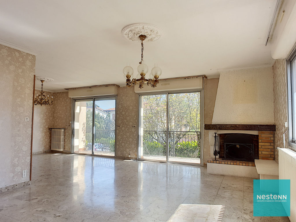 A Ramonville-Saint-Agne, à vendre maison 9 pièces de 237 m² avec garage de 60 m²,  terrain d'environ 650 m²,