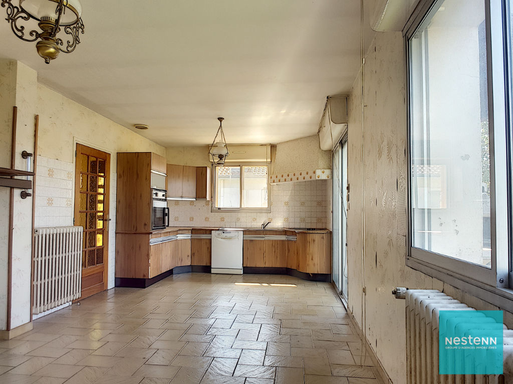 A Ramonville-Saint-Agne, à vendre maison 9 pièces de 237 m² avec garage de 60 m²,  terrain d'environ 650 m²,