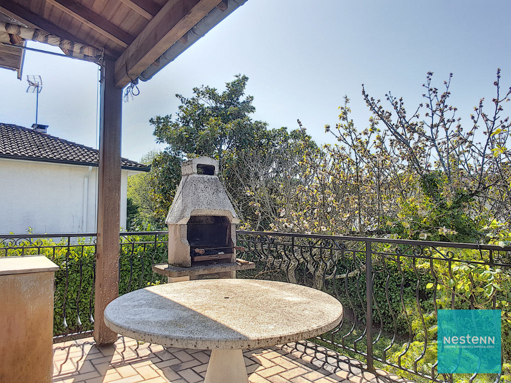 A Ramonville-Saint-Agne, à vendre maison 9 pièces de 237 m² avec garage de 60 m²,  terrain d'environ 650 m²,