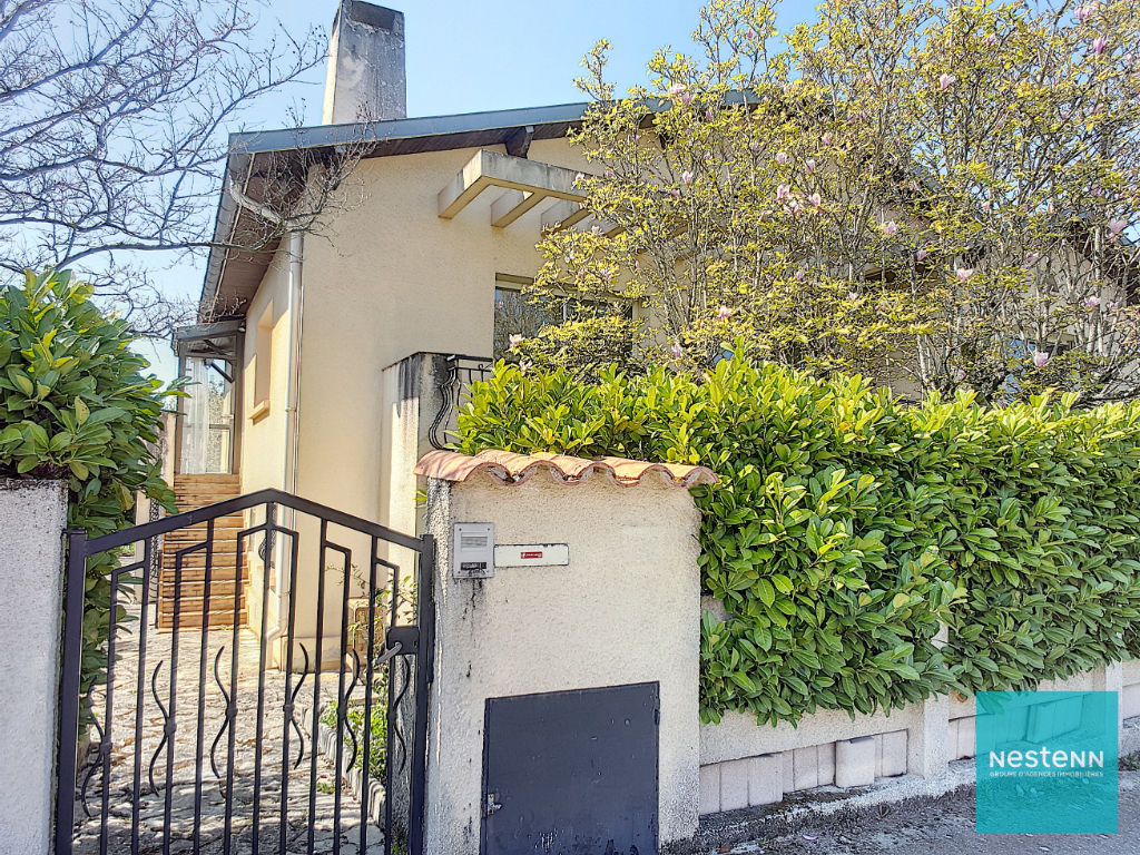 A Ramonville-Saint-Agne, à vendre maison 9 pièces de 237 m² avec garage de 60 m²,  terrain d'environ 650 m²,