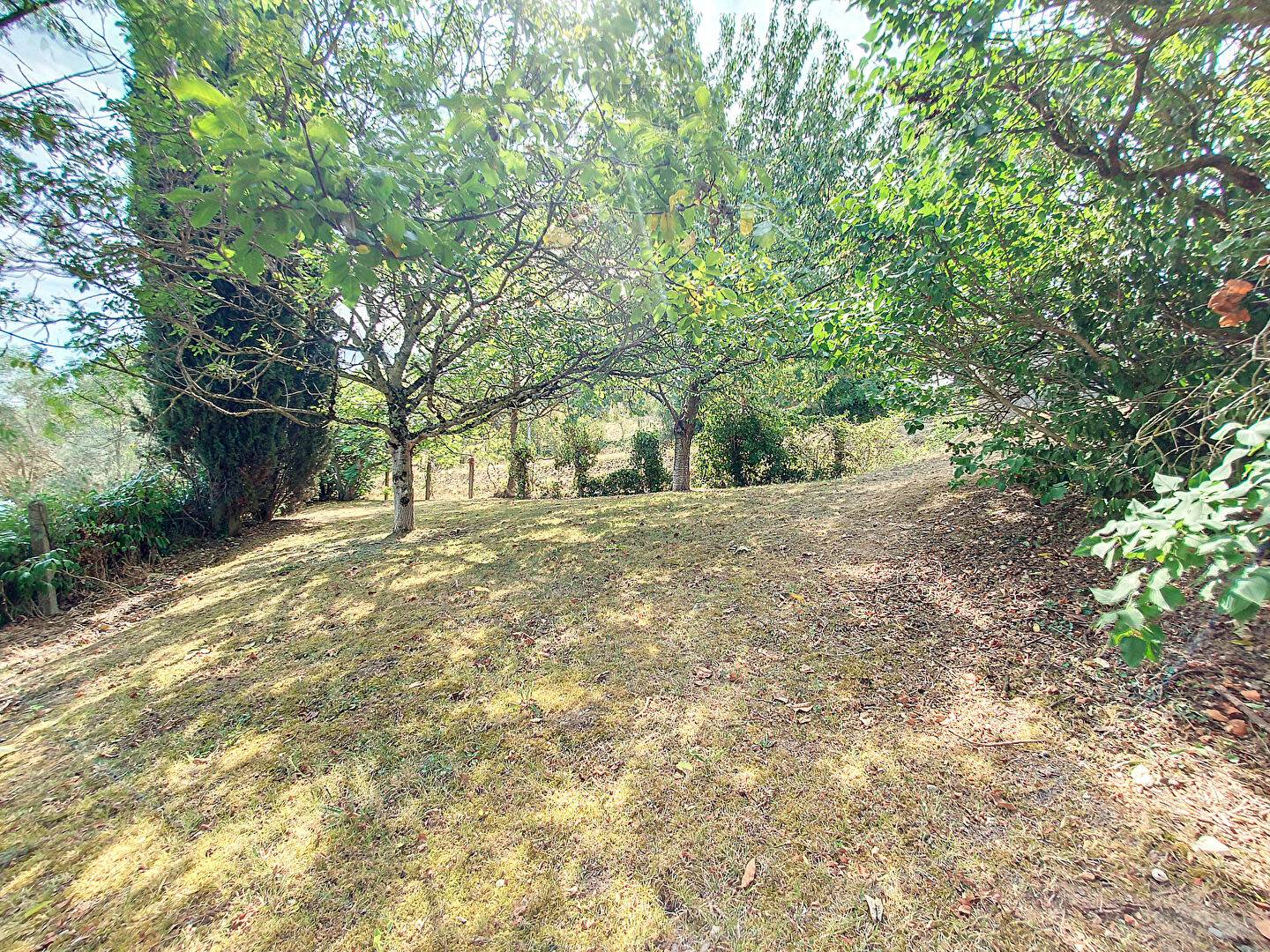 Pompertuzat. Maison familiale 6 pièces de 132m² avec un garage sur un terrain d'environ 1800m² à vendre.