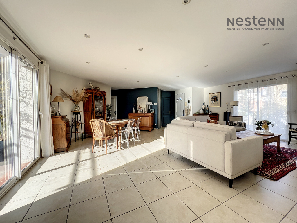 Péchabou. Maison à vendre 4 pièces de 121m² avec garage et piscine sur un terrain de 969m².