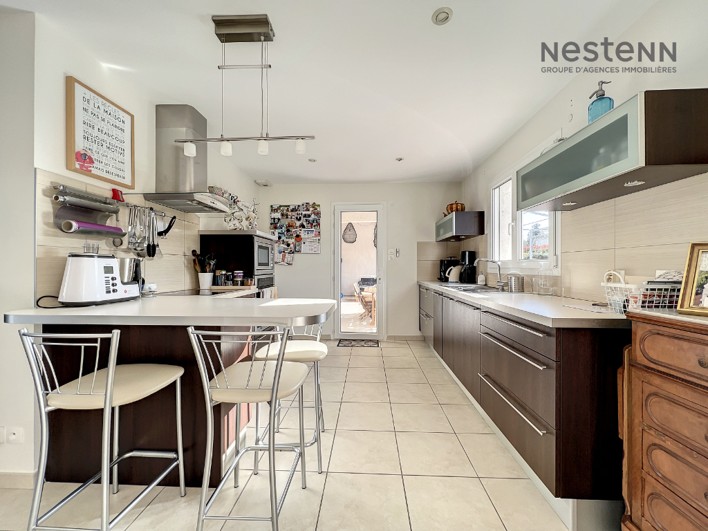 Péchabou. Maison à vendre 4 pièces de 121m² avec garage et piscine sur un terrain de 969m².