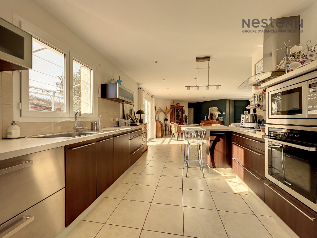 Péchabou. Maison à vendre 4 pièces de 121m² avec garage et piscine sur un terrain de 969m².