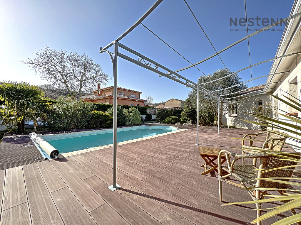 Péchabou. Maison à vendre 4 pièces de 121m² avec garage et piscine sur un terrain de 969m².
