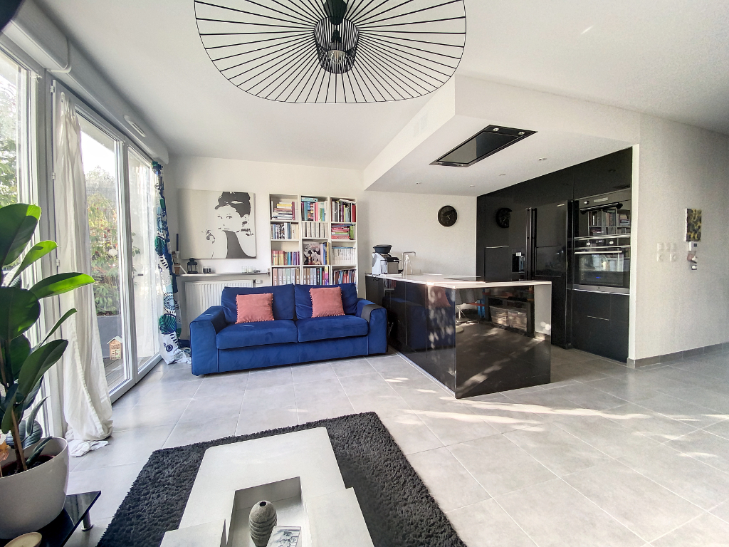 Exclusivité Nestenn. Auzeville-Tolosane. Maison à vendre 4 pièces de 99m² avec 2 places de parking en sous-sol et un jardin attenant.