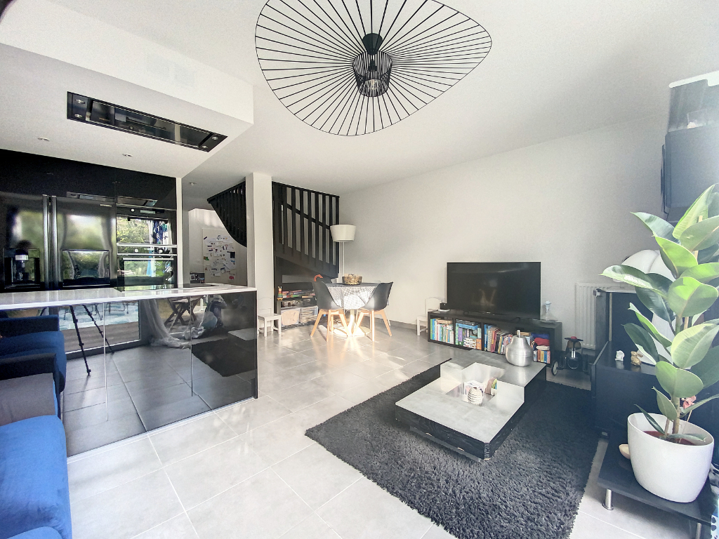 Exclusivité Nestenn. Auzeville-Tolosane. Maison à vendre 4 pièces de 99m² avec 2 places de parking en sous-sol et un jardin attenant.