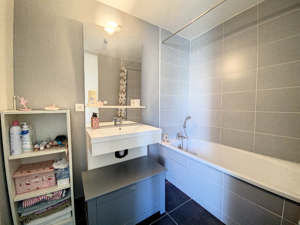 Exclusivité Nestenn. Auzeville-Tolosane. Maison à vendre 4 pièces de 99m² avec 2 places de parking en sous-sol et un jardin attenant.