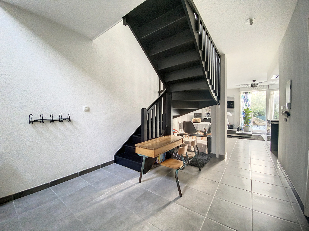 Exclusivité Nestenn. Auzeville-Tolosane. Maison à vendre 4 pièces de 99m² avec 2 places de parking en sous-sol et un jardin attenant.