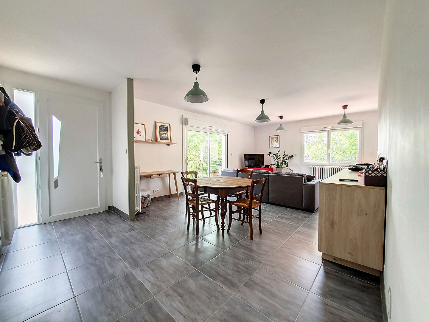 Péchabou. Maison 6 pièces à vendre de 150m² avec garage sur un terrain arboré de 1500m²