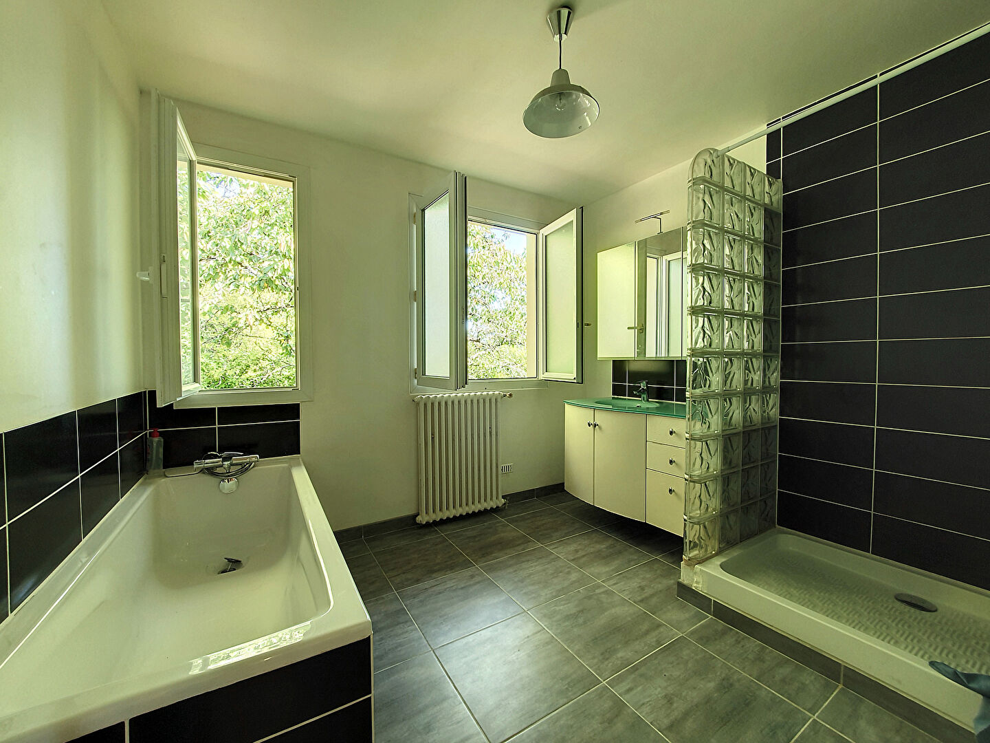 Péchabou. Maison 6 pièces à vendre de 150m² avec garage sur un terrain arboré de 1500m²