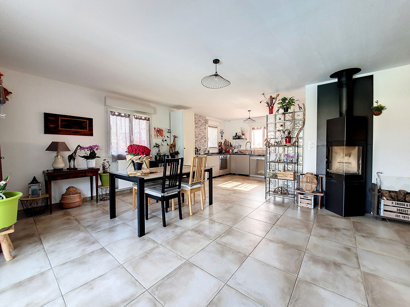 À vendre : Maison récente 4 pièces de plain-pied avec piscine et jardin arboré