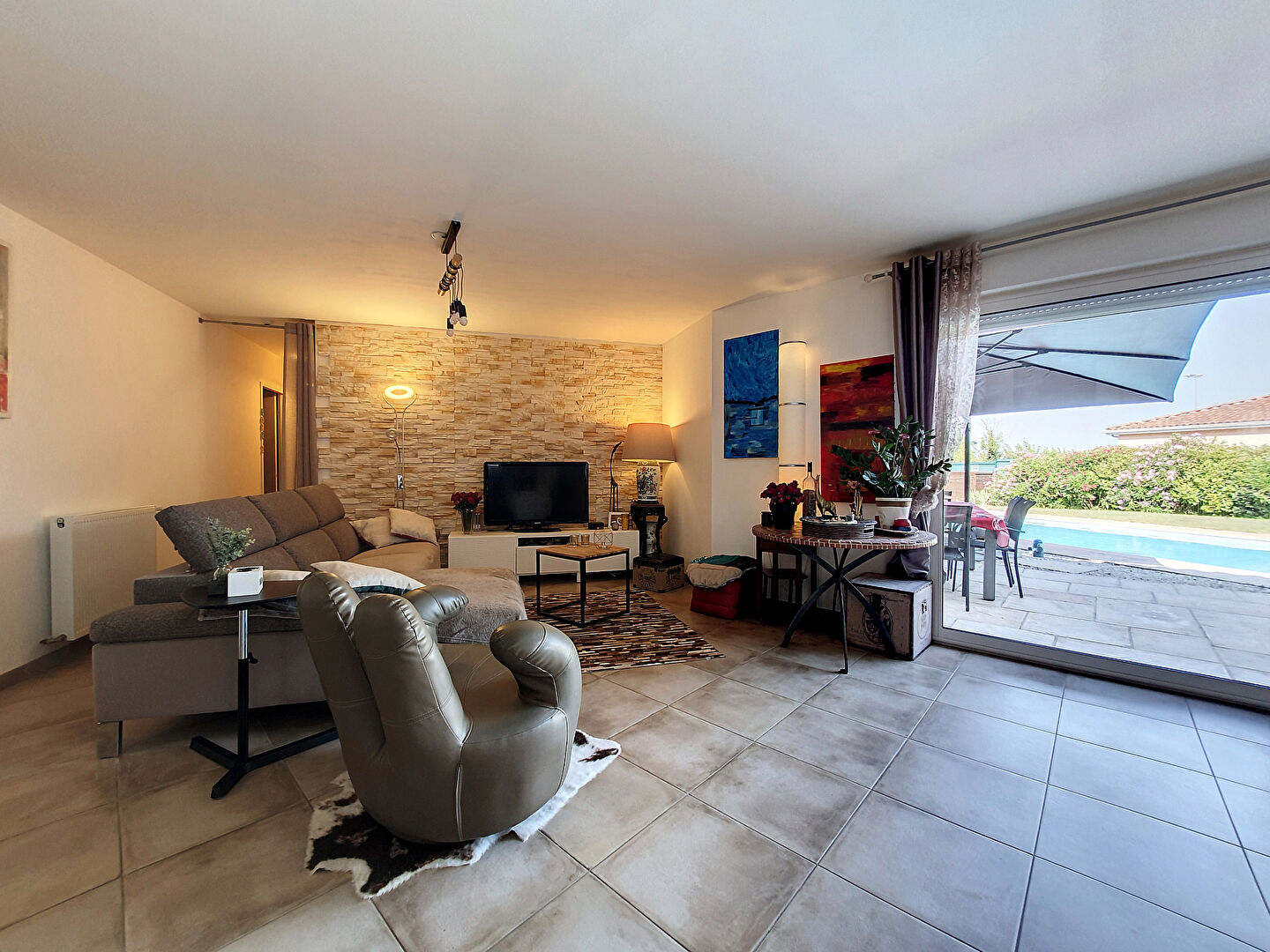 À vendre : Maison récente 4 pièces de plain-pied avec piscine et jardin arboré