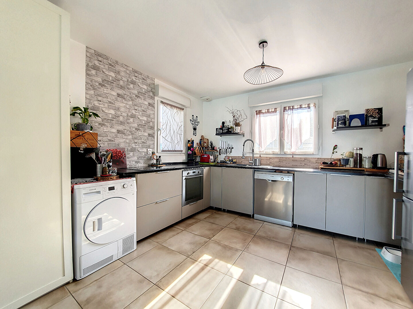 À vendre : Maison récente 4 pièces de plain-pied avec piscine et jardin arboré